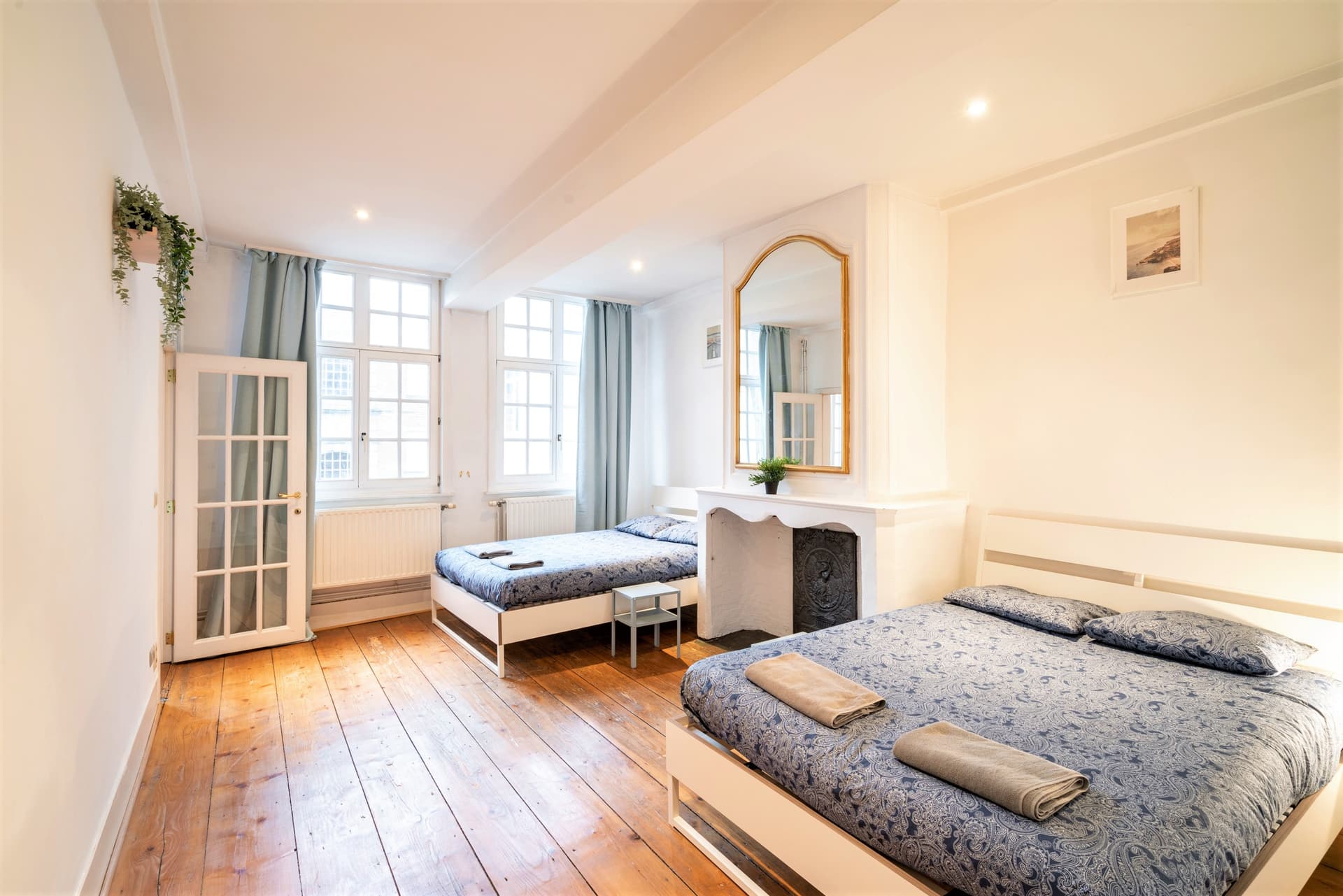 Group-ready Antwerp apartment